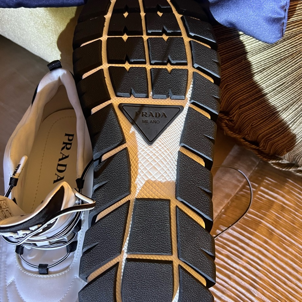 Authentic PRADA sneakers - Picture 15 of 15